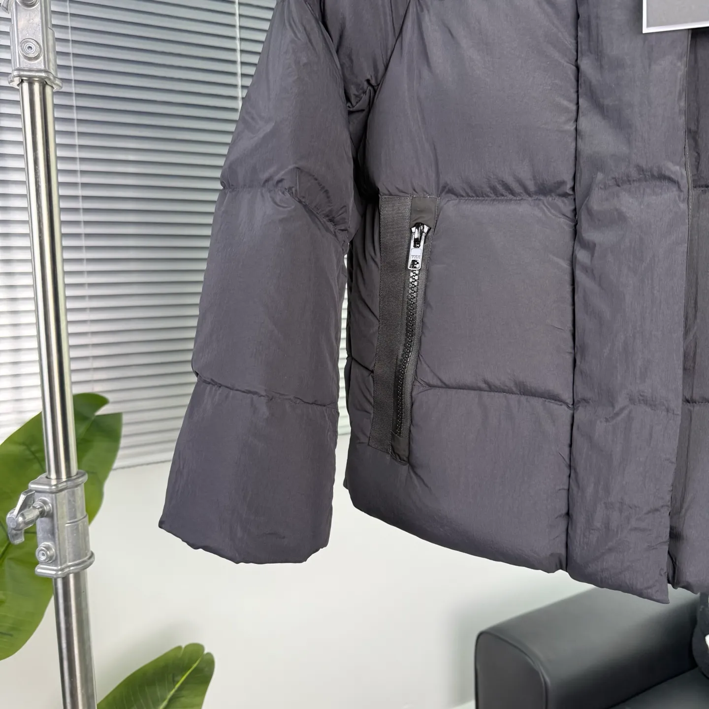P880 High-end quality 𝑪𝒂𝒏𝒂𝒅𝒂 𝑮𝒐𝒐𝒔𝒆｜Canada Goose Black Label 𝗝𝘂𝗻𝗰𝘁𝗶𝗼𝗻 Series Capsule Short Down Jacket/Ouyang Nana Generation/Same Style for Men and Women 𝗦𝗶𝘇𝗲: 𝗫𝗦 𝗦 𝗠 𝗟 𝗫𝗟 𝗫𝗫𝗟 Product color: black, pure white, off-white, cherry blossom pink, green, brown, Coding: 𝟬𝟬𝟬𝟲𝟭𝟬𝗖